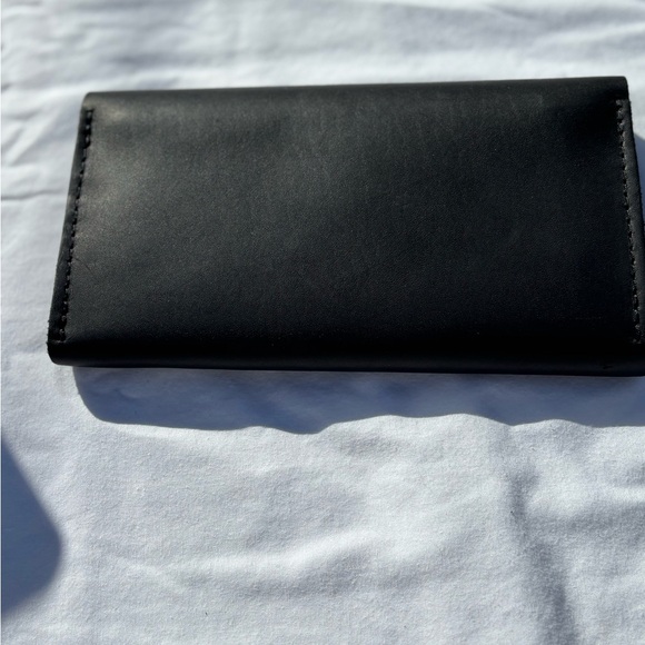 Portland Leather Bozeman Black Leather Wallet - Picture 2 of 4